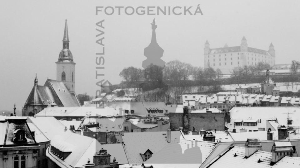 Bratislava. Strechy Starého mesta v zime