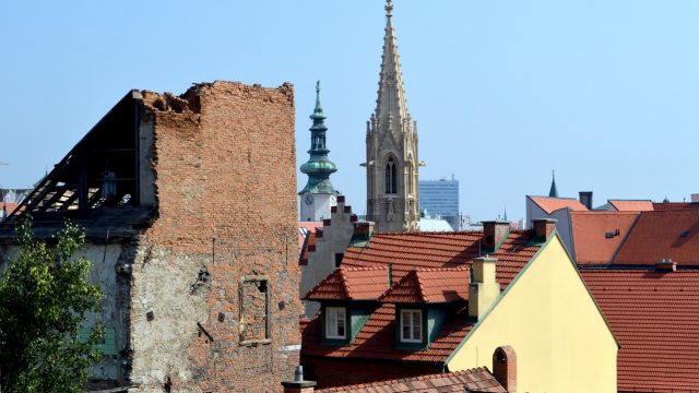 u-esterhaziovcov-doma.jpg